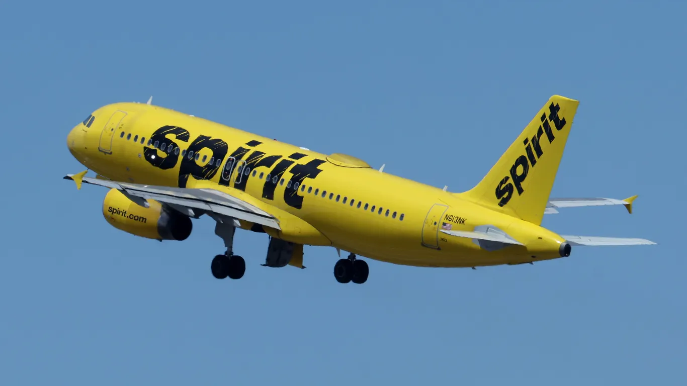 Featured image for Airlines Halt Haiti Flights After Gunfire Hits Planes