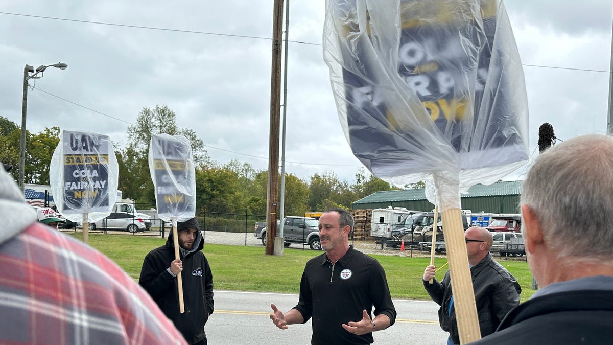 Featured image for "The Puzzling Lack of Pensions Among Americans"