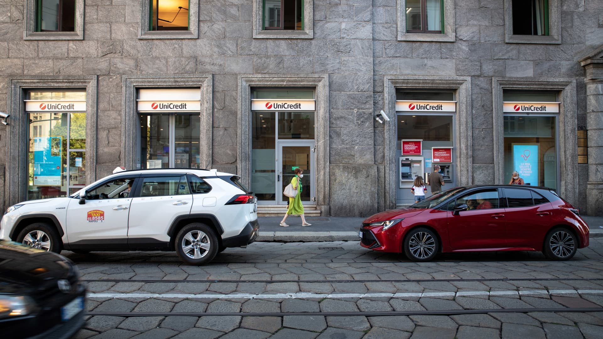 Italian Bank Stocks Rally as Government Softens Windfall Tax