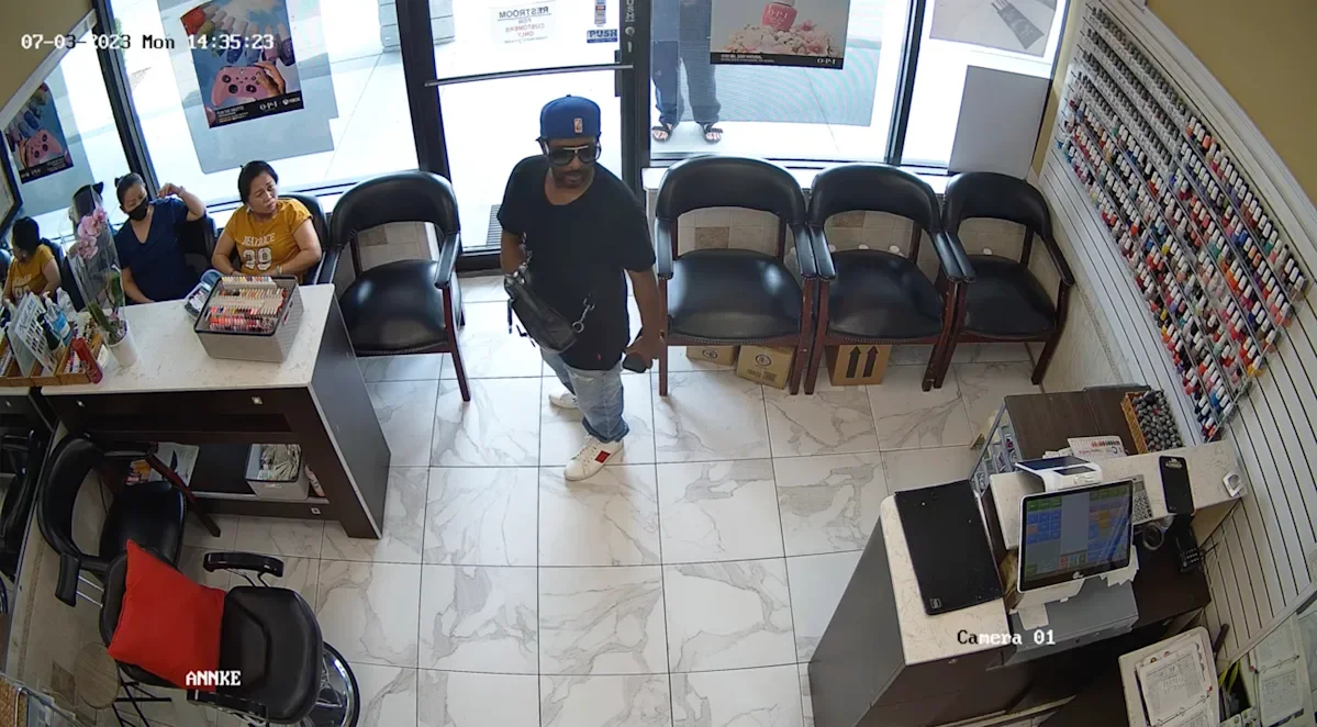 Customers and Staff at Atlanta Nail Salon Ignore Would-Be Robber's Demands