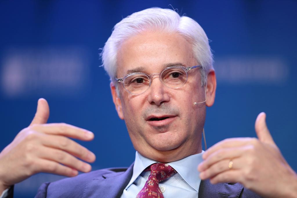 Featured image for Wells Fargo CEO Anticipates $1B Severance Costs and Job Cuts