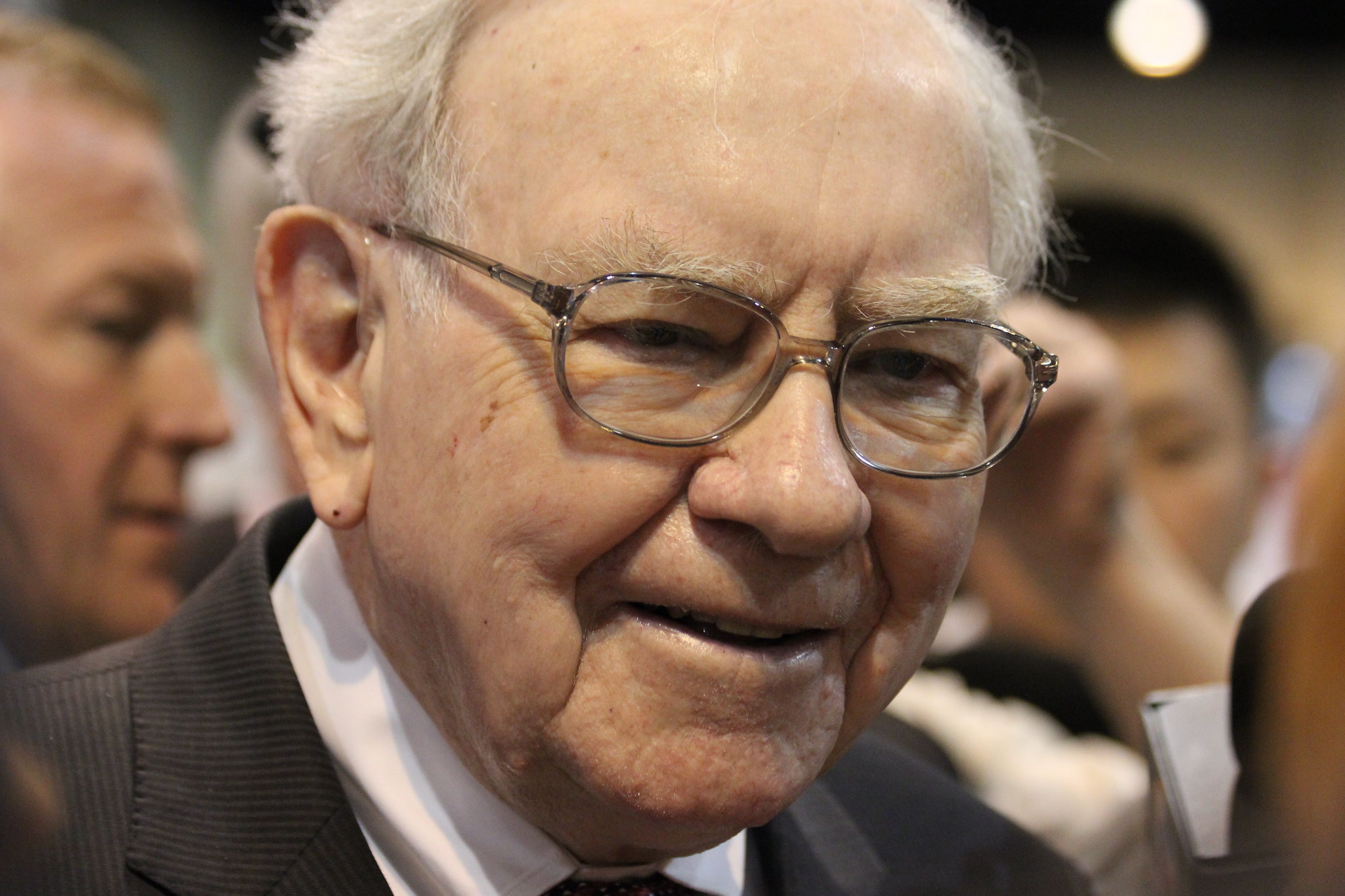 Top Warren Buffett Stocks to Consider for 2025 and Beyond
