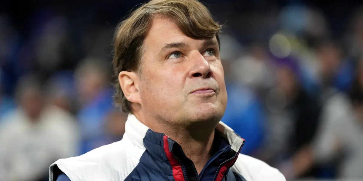 Featured image for Ford CEO and CEOs Warn AI Could Eliminate Half of White-Collar Jobs Amid Workforce Shortages