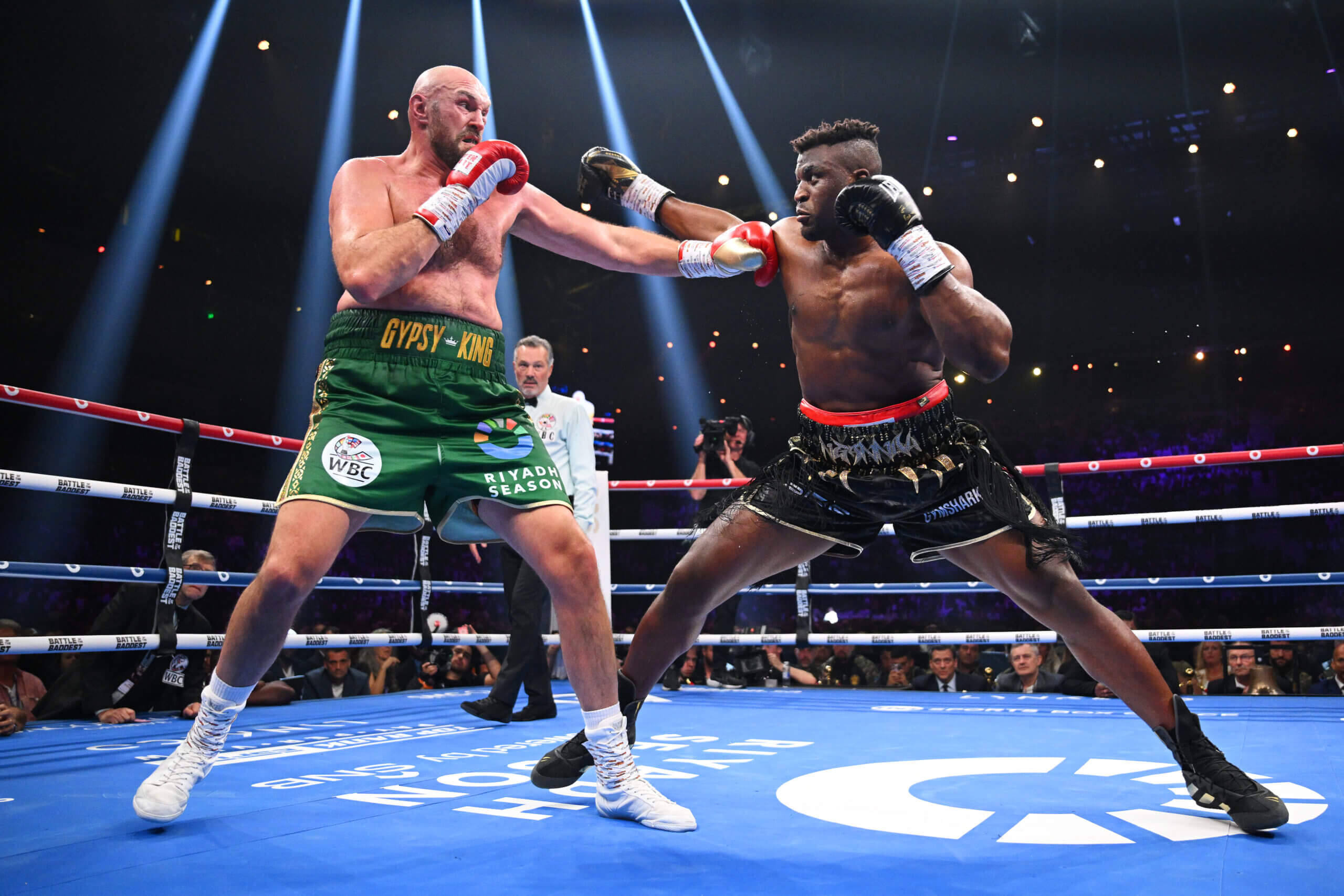 Featured image for Tyson Fury edges out Francis Ngannou in thrilling split decision heavyweight clash