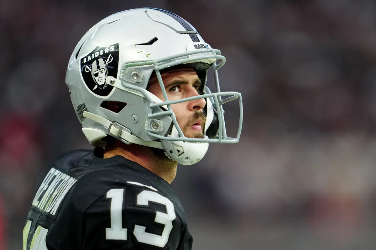 "Sunday Night Football: Steelers vs. Raiders - Predictions, Picks, and How to Watch"