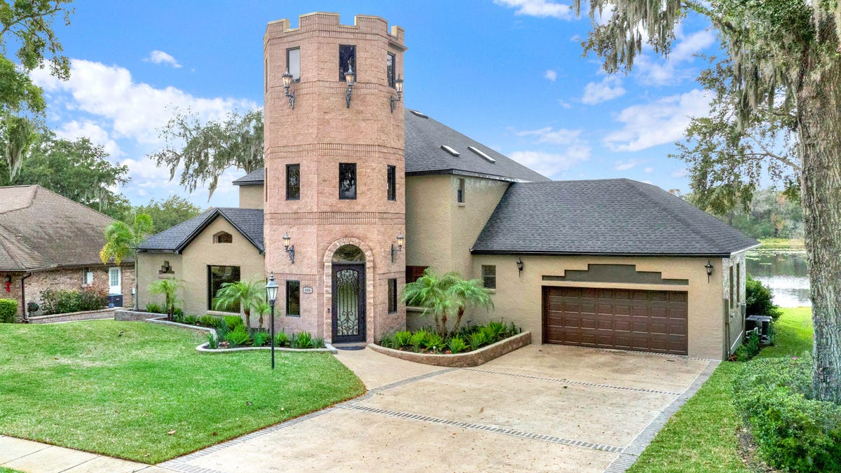 Featured image for "Florida Real Estate: Castle Turret Home for Sale"