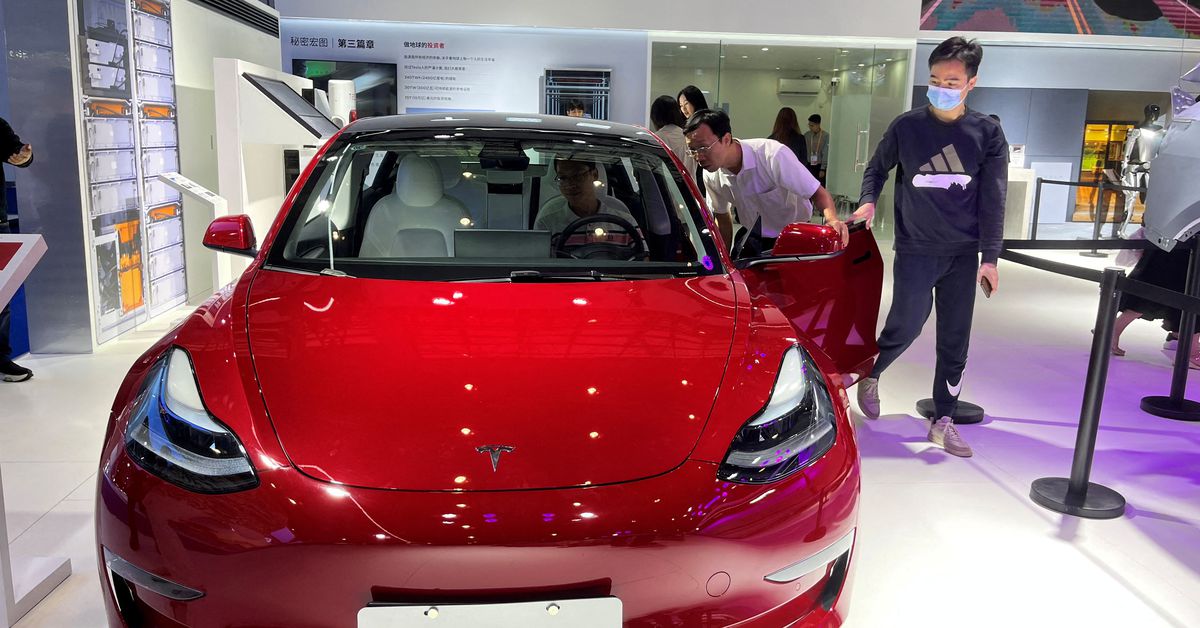 "Tesla's Autopilot Faces First Trial Over Fatal Accident"