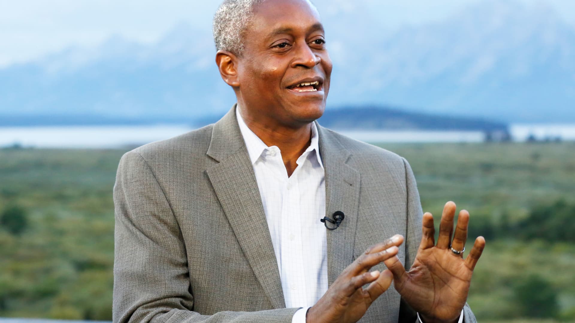 "Atlanta Fed President Bostic Foresees Single Rate Cut in Q4"