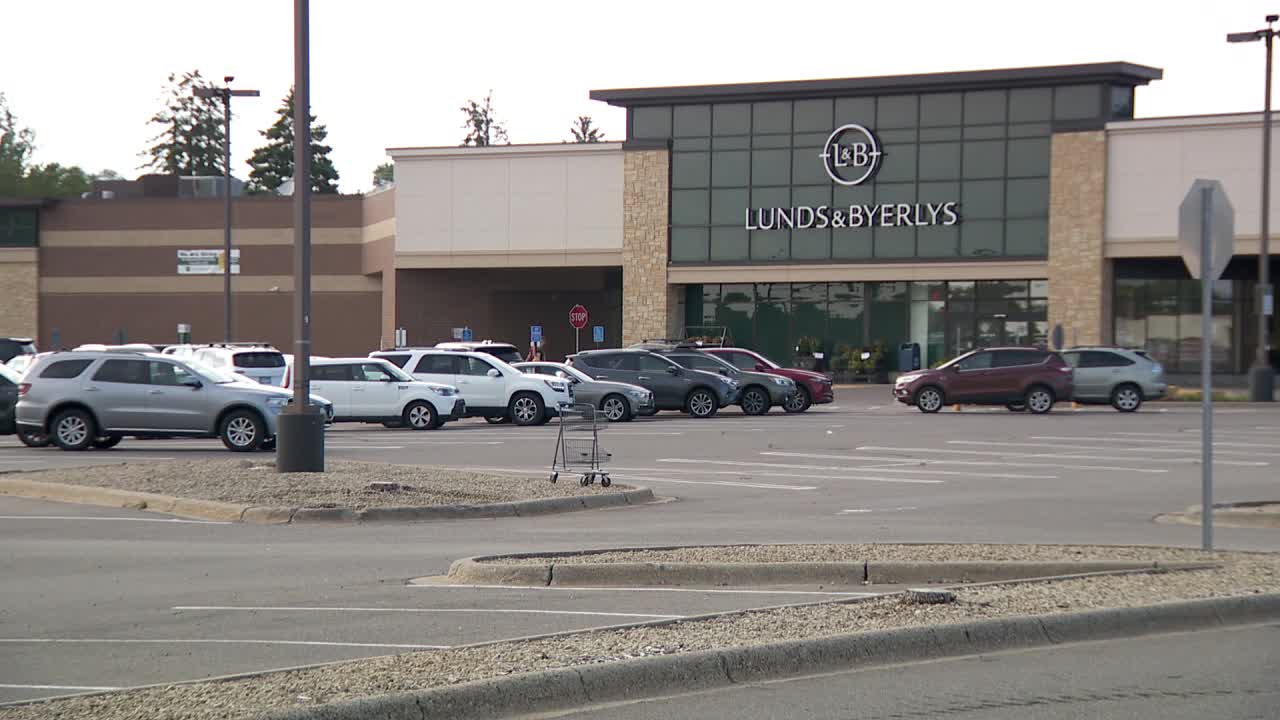 Lunds & Byerlys workers threaten strike over contract negotiations.