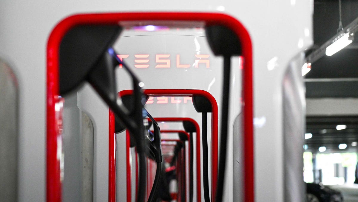 Featured image for "Tesla Faces Federal Lawsuit for Widespread Racial Discrimination and Harassment of Black Workers"