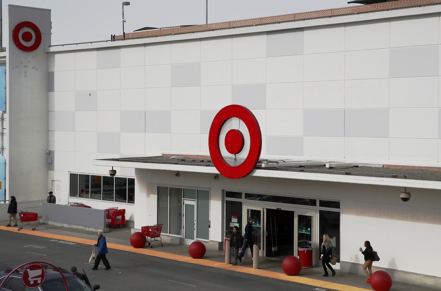 Target Shutters 9 Stores Nationwide Amidst Rising Theft and Organized Crime