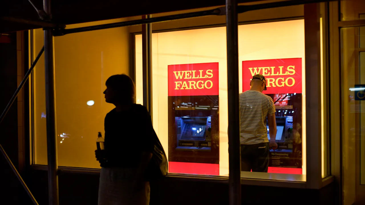 Featured image for Wells Fargo Faces Customer Complaints Over Missing Deposits