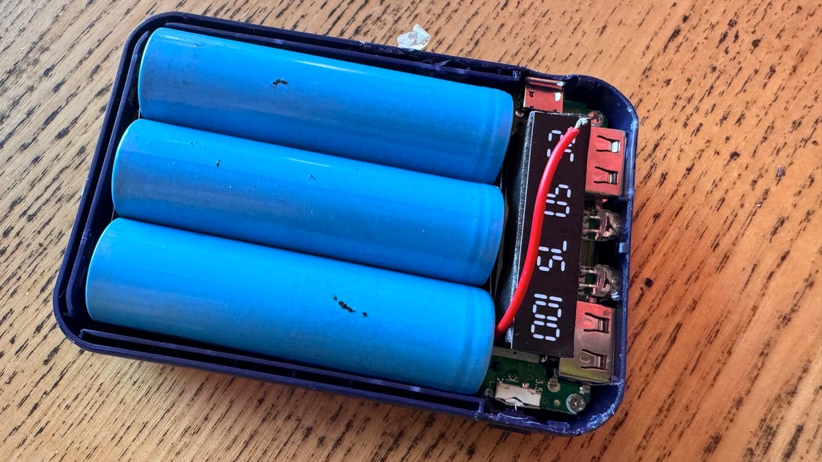 "Buying Advice for a Cheap 9,000,000mAh eBay Battery Pack"