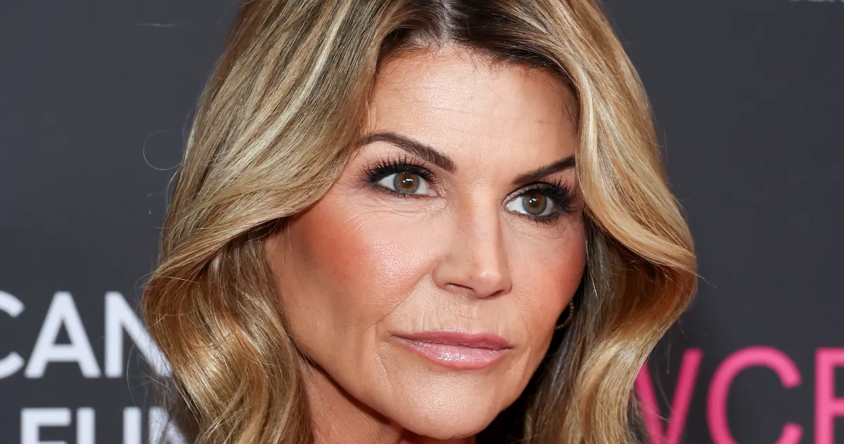 Featured image for John Stamos Criticizes Lori Loughlin's Ex and Addresses Romance Rumors