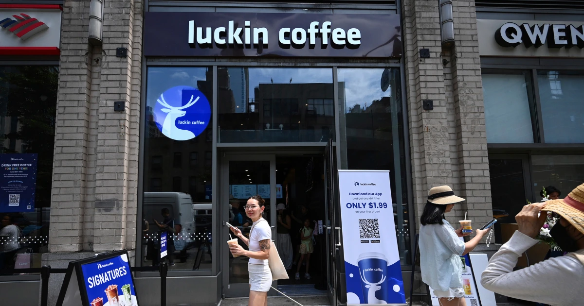 Featured image for Luckin Coffee Enters US Market, Challenging Starbucks and Rivals