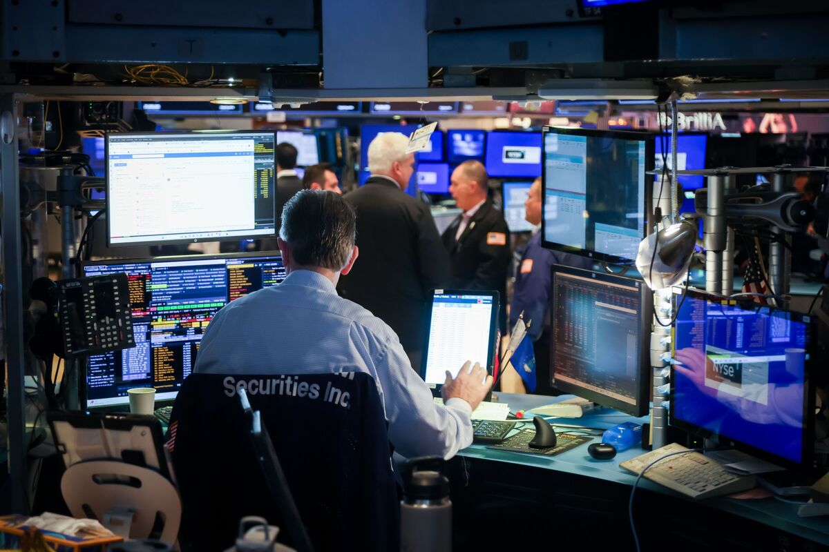 Wall Street Experts Predict Stock Rally Halt Amid Fed Rate Cut