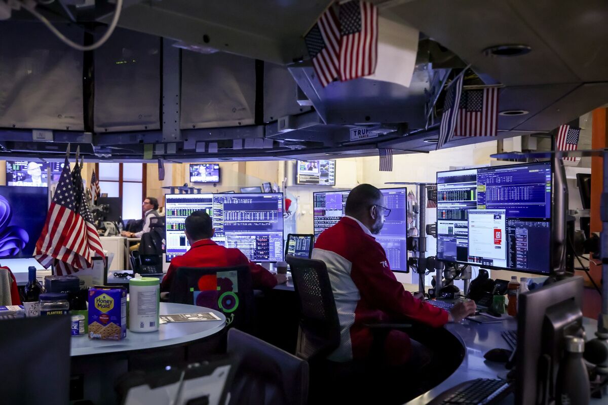 Featured image for US Stocks Rise as China Tensions Ease and Trump Signals Tariff Shift