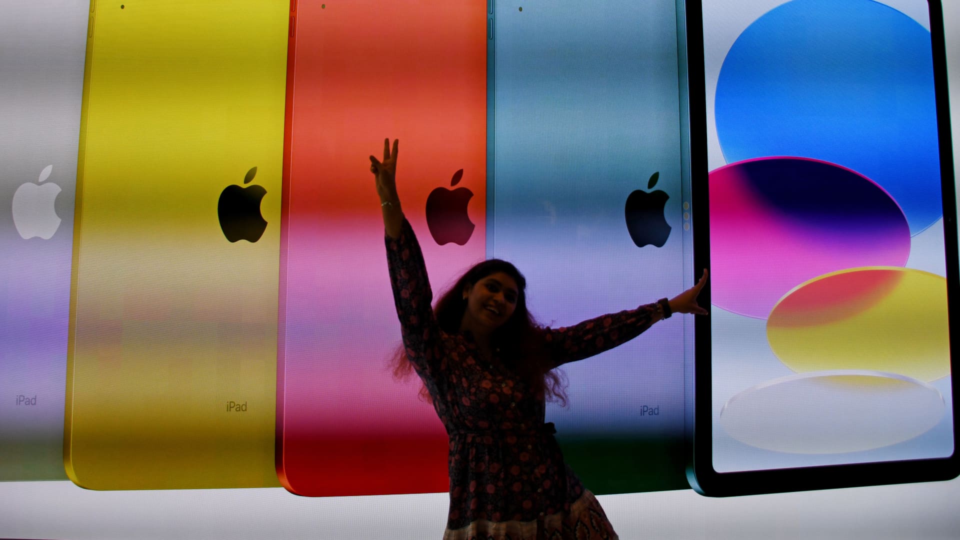Big Tech Dominates Market as Investors Eye AI's Productivity Boom