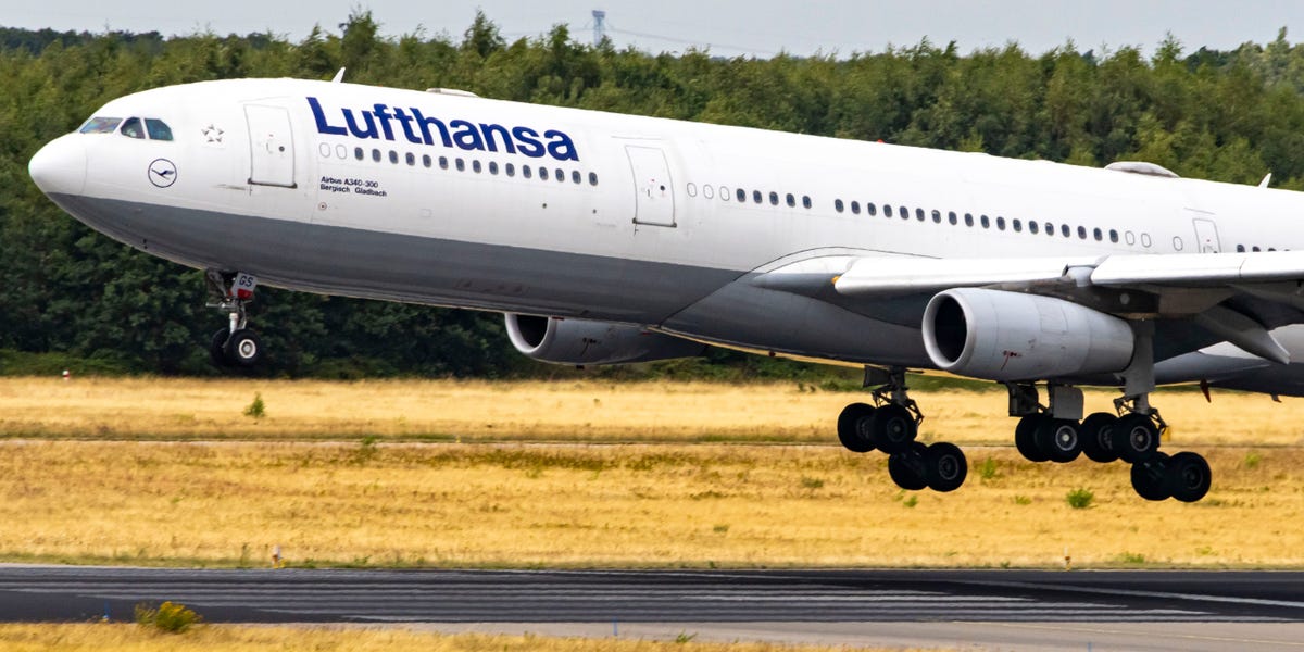 "Tragic Mid-Flight Death: Man's Blood Gushes from Nose and Mouth on Lufthansa Flight"