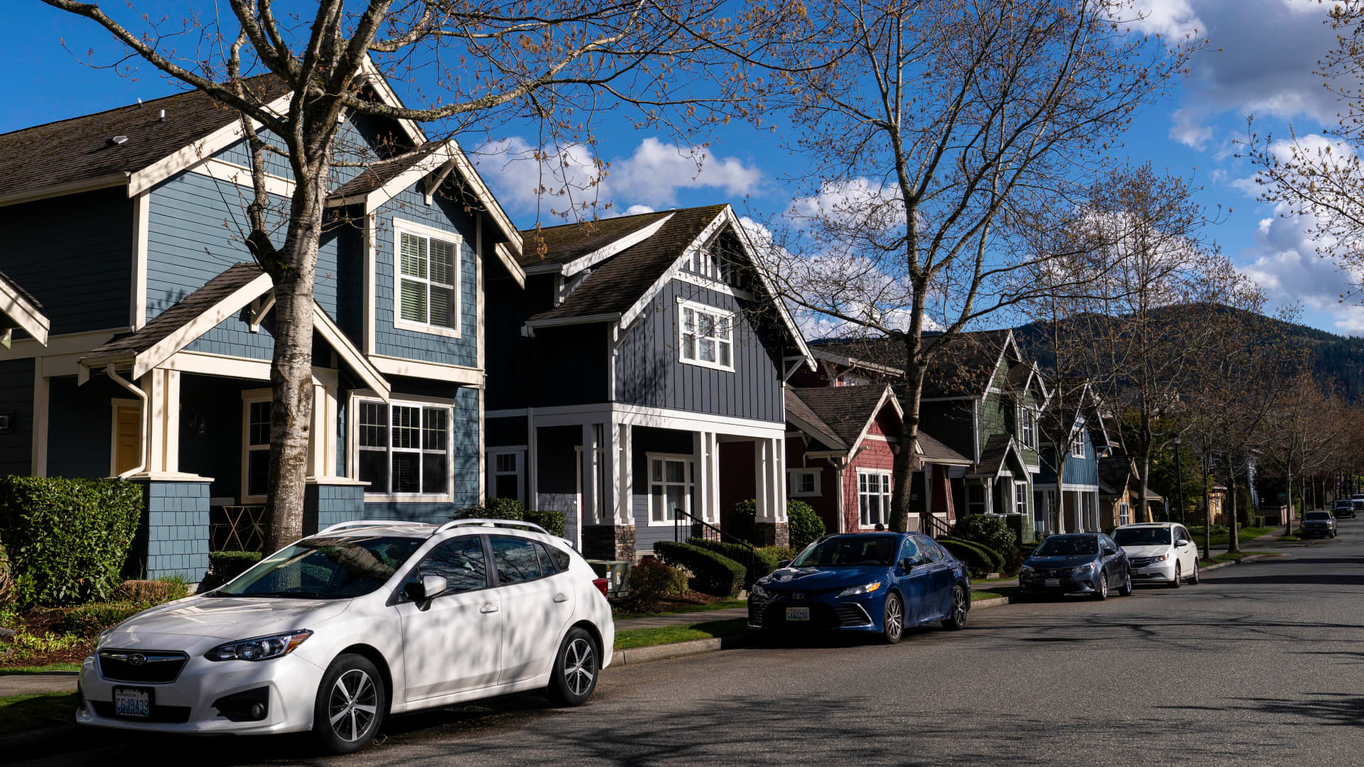 Featured image for US Home Prices Reach Record High Despite Slowing Sales