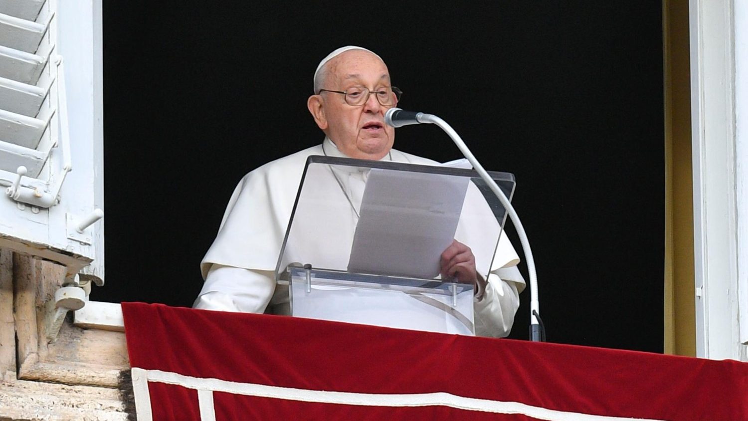 Featured image for "Pope Reflects on the Magi's Humble Wonder at Angelus"