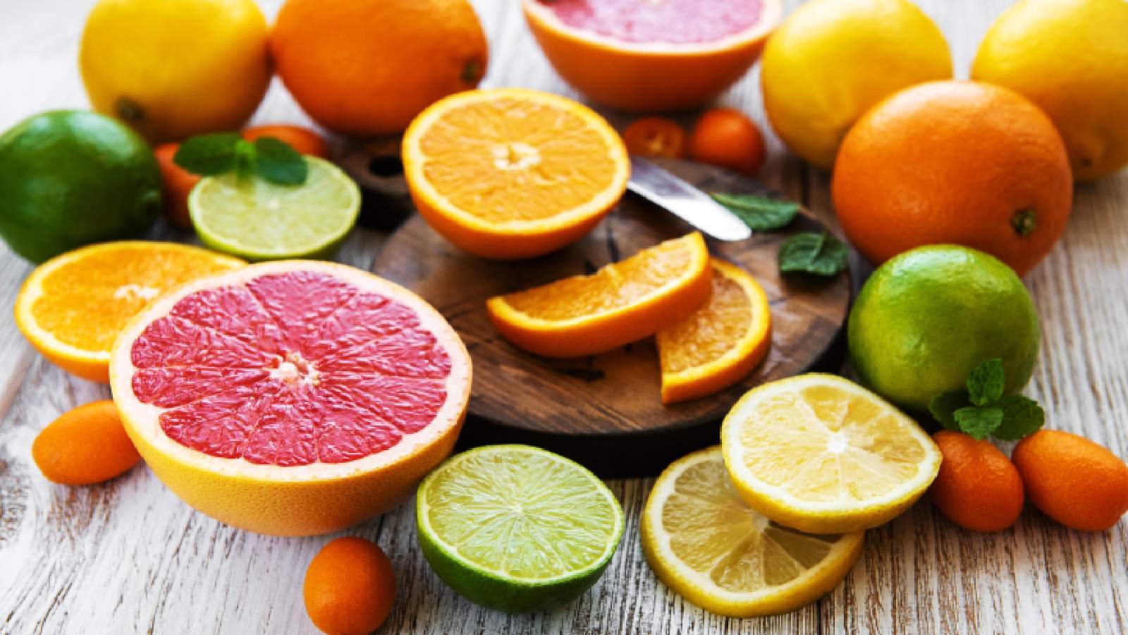 Featured image for "The Surprising Side Effects of Citrus Fruit Consumption After Meals"