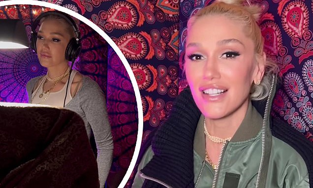 Featured image for Gwen Stefani and Blake Shelton's Duet Breathes New Life into The Judds' Classic