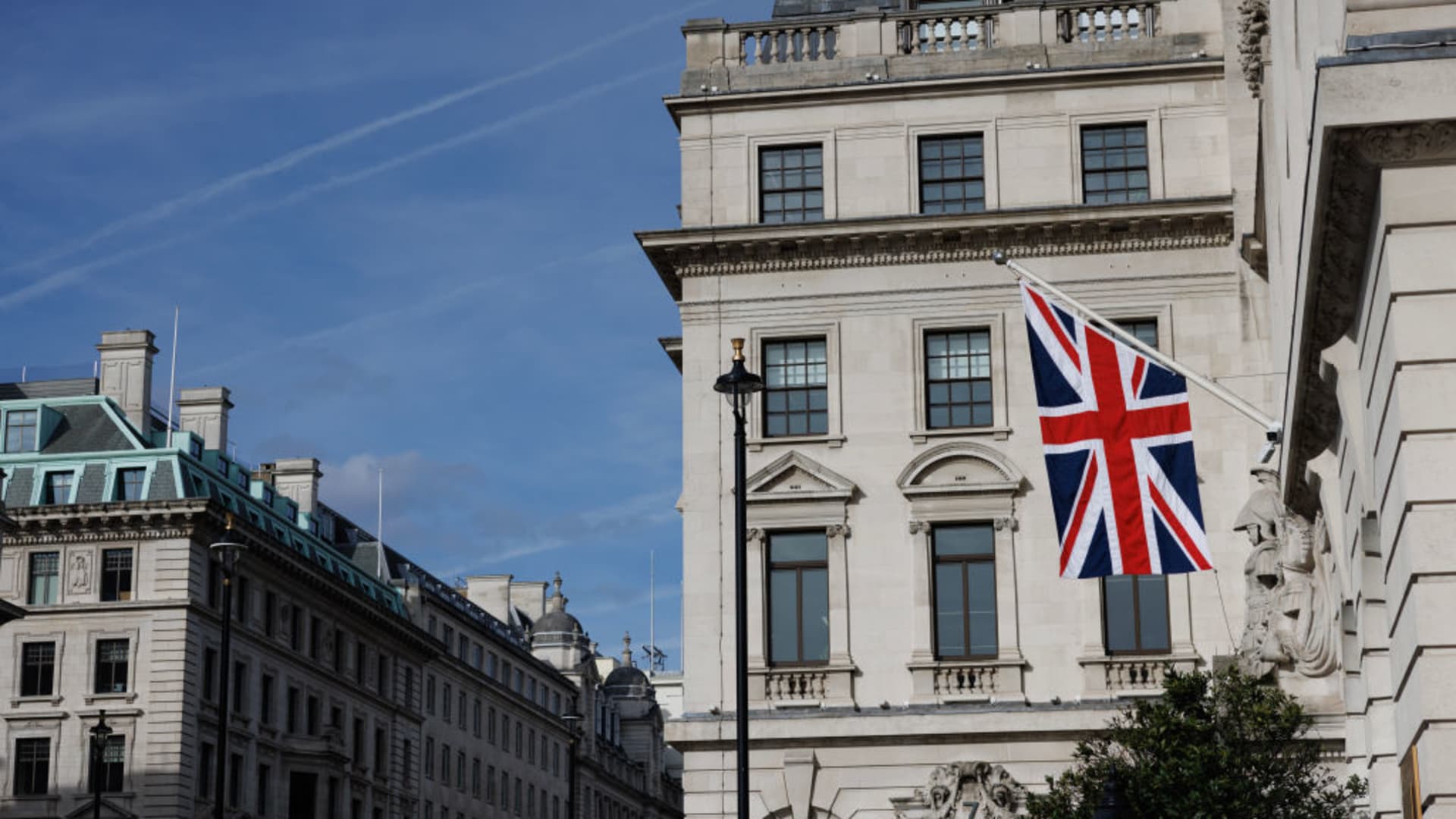 "UK Inflation Slides to 3.4%, Lowest Since 2021"