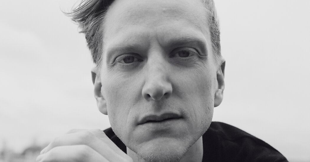 Featured image for "David Hallberg Takes on Role as Decision Maker in New Job"