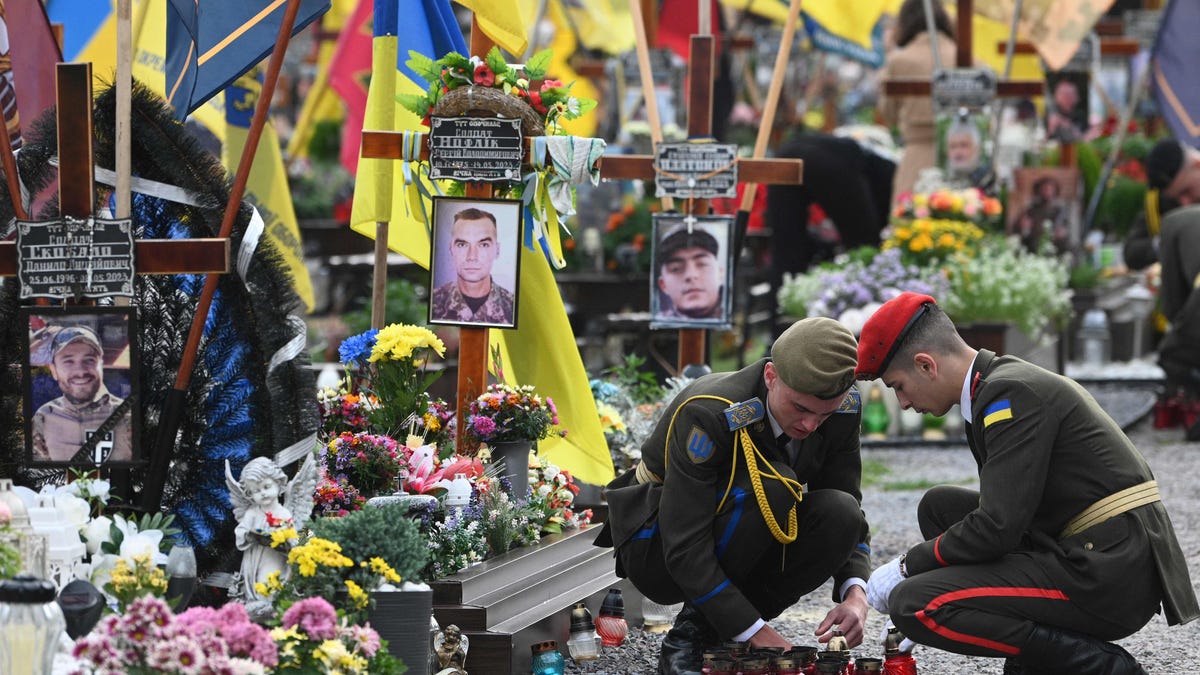 US Support for Ukraine Wavers as Europe's Role Becomes Crucial