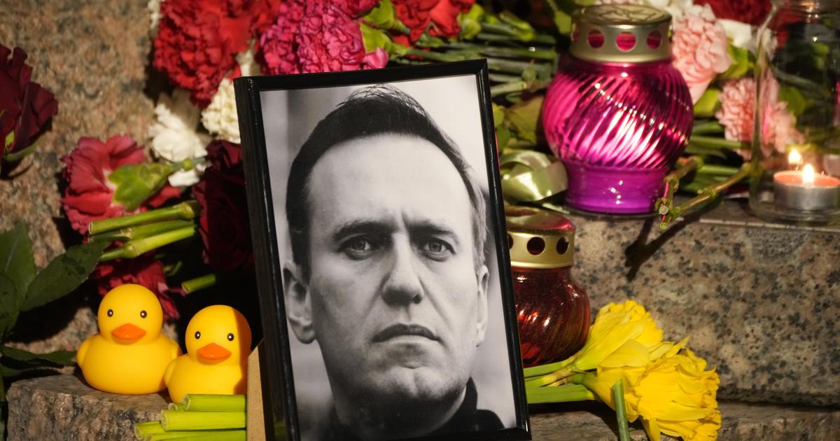 "Russian Authorities Accused of Withholding Navalny's Body as Mourners Detained"