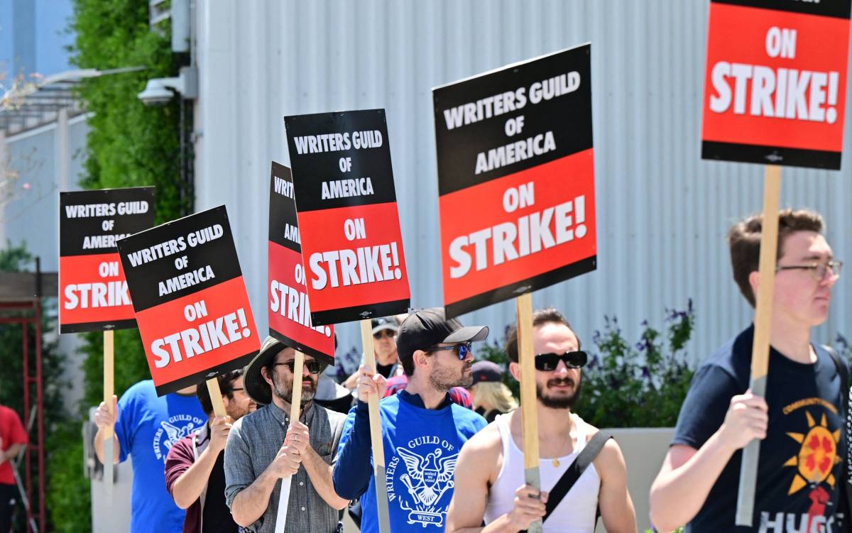 AI Negotiations End Hollywood Writers' Strike