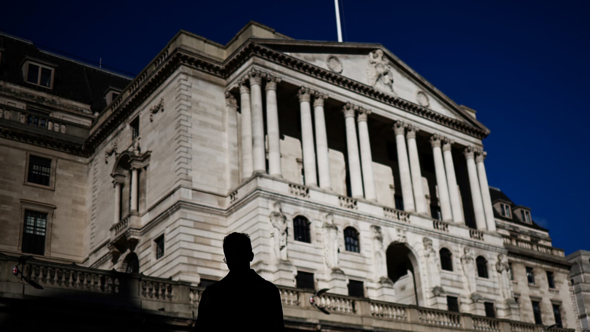 Bank of England Poised for Rate Cut Amid Fiscal Challenges