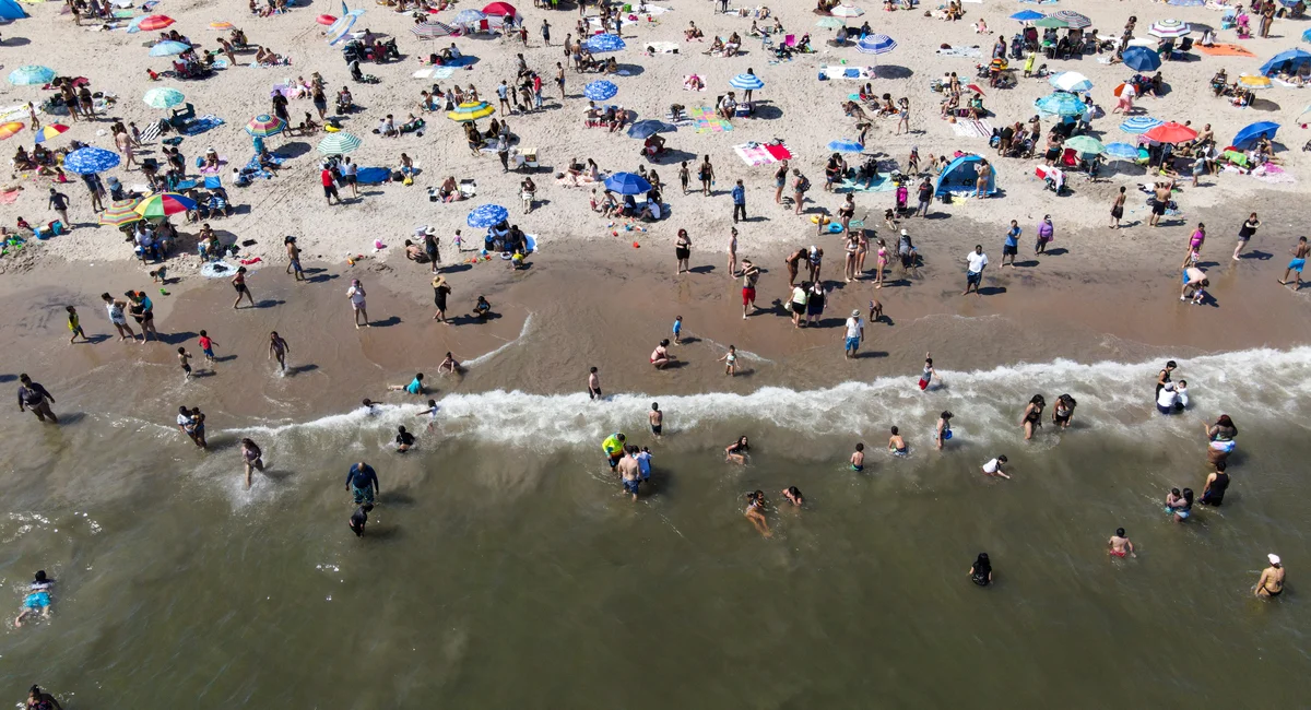 Featured image for Navigating NYC's Summer Parks and Beaches Amidst Closures and Crowds.