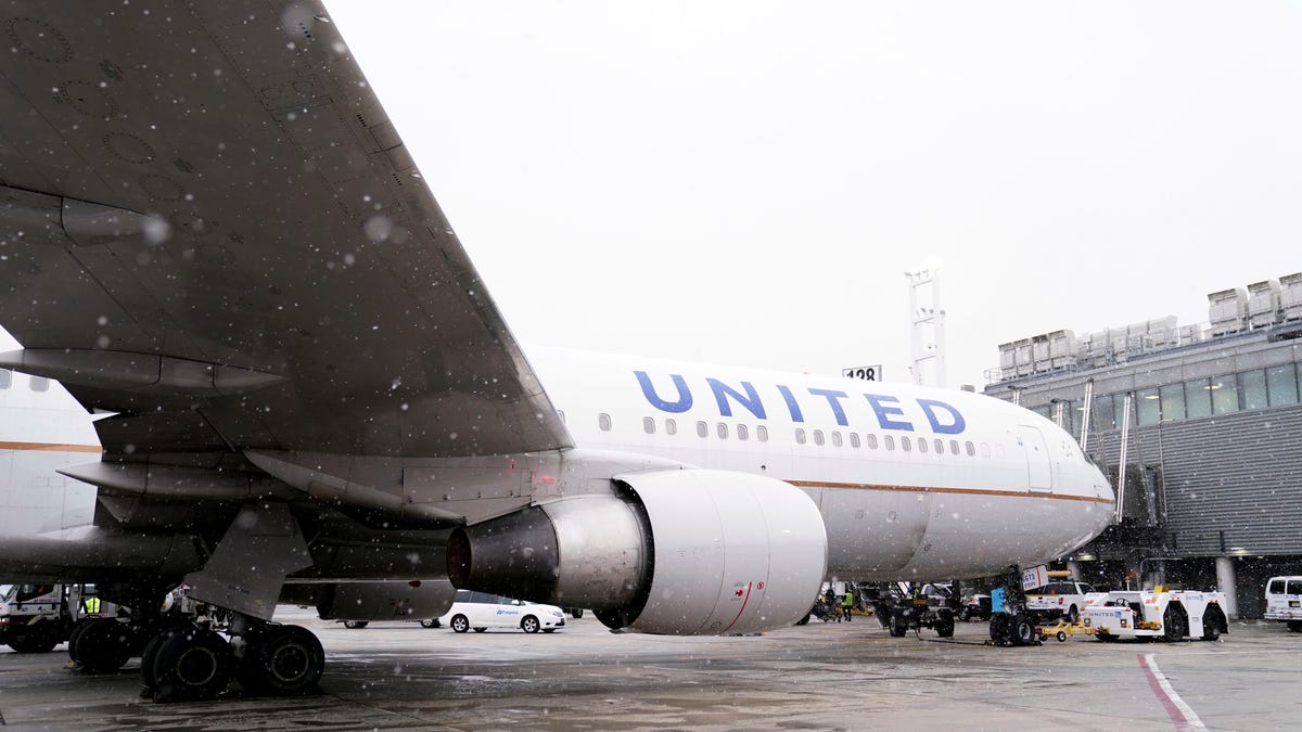 Newark Airport baggage claim reopens following evacuation.
