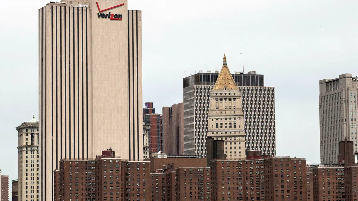 Featured image for Verizon and T-Mobile Launch Major Free iPhone 16 Promotions to Attract Customers