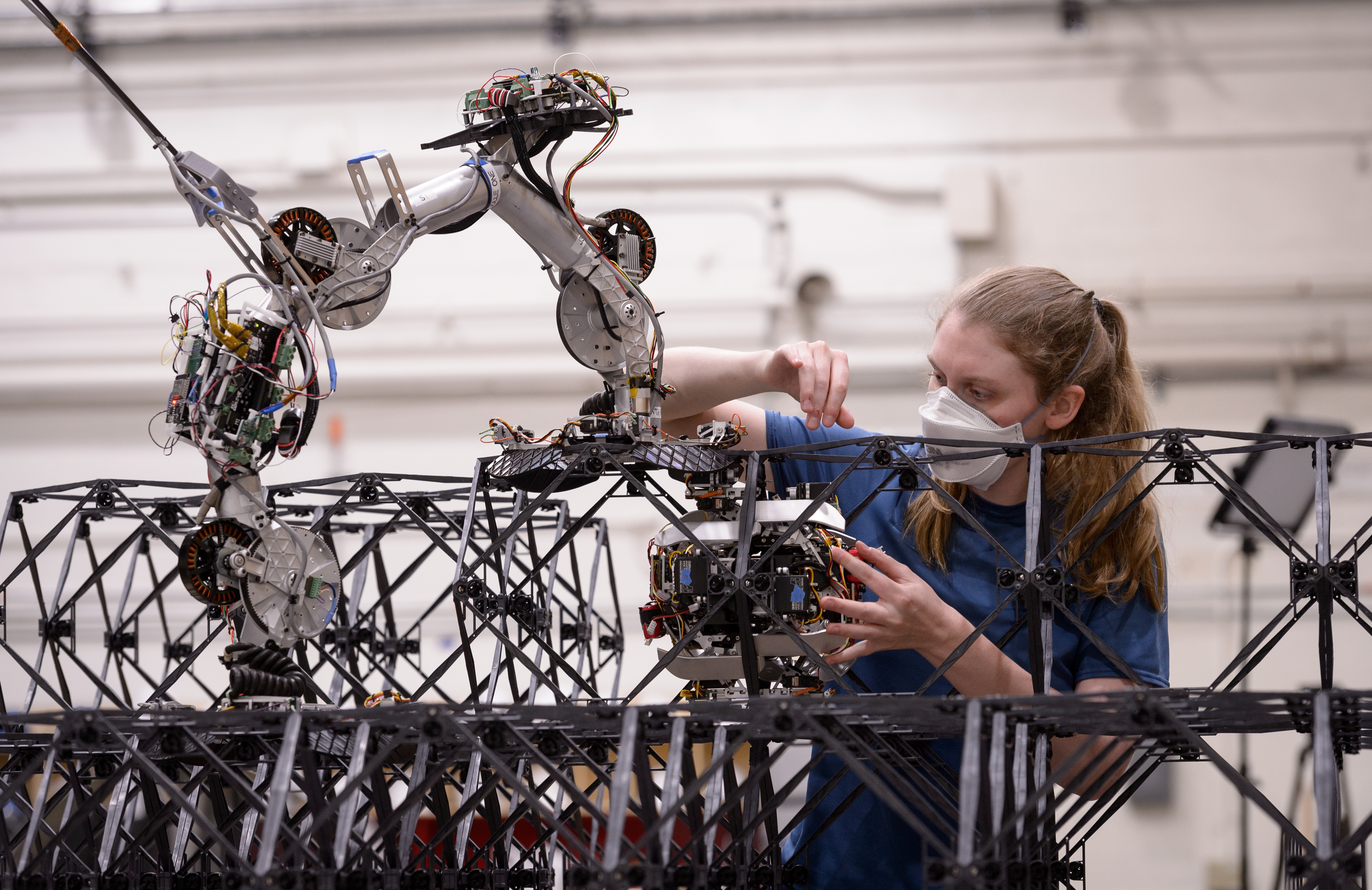 Featured image for "Robotic Team Constructs Self-Assembling Structures for NASA's Space Construction"