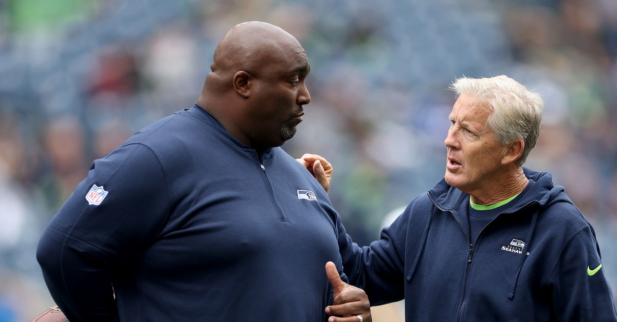"Steelers Triumph Over Seahawks in Week 17, Eyeing Playoff Berth with Tomlin's Record Intact"