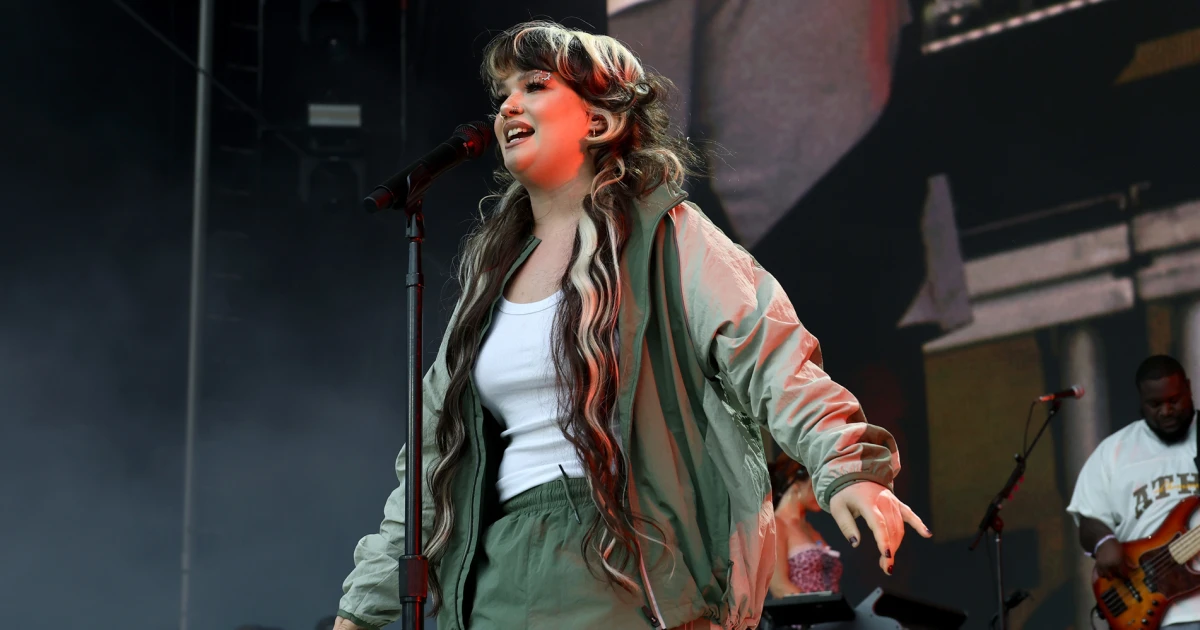 Featured image for British pop star Lola Young cancels D.C. show after onstage collapse