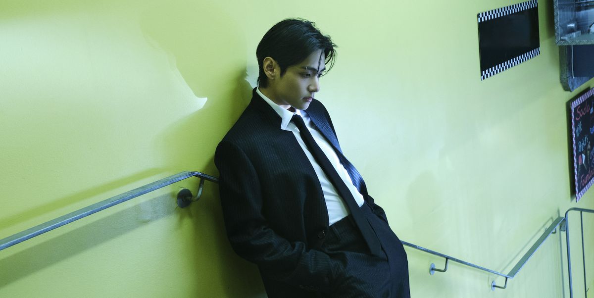 Featured image for BTS' V Drops New Solo Single "FRI(END)S" and Achieves iTunes Success