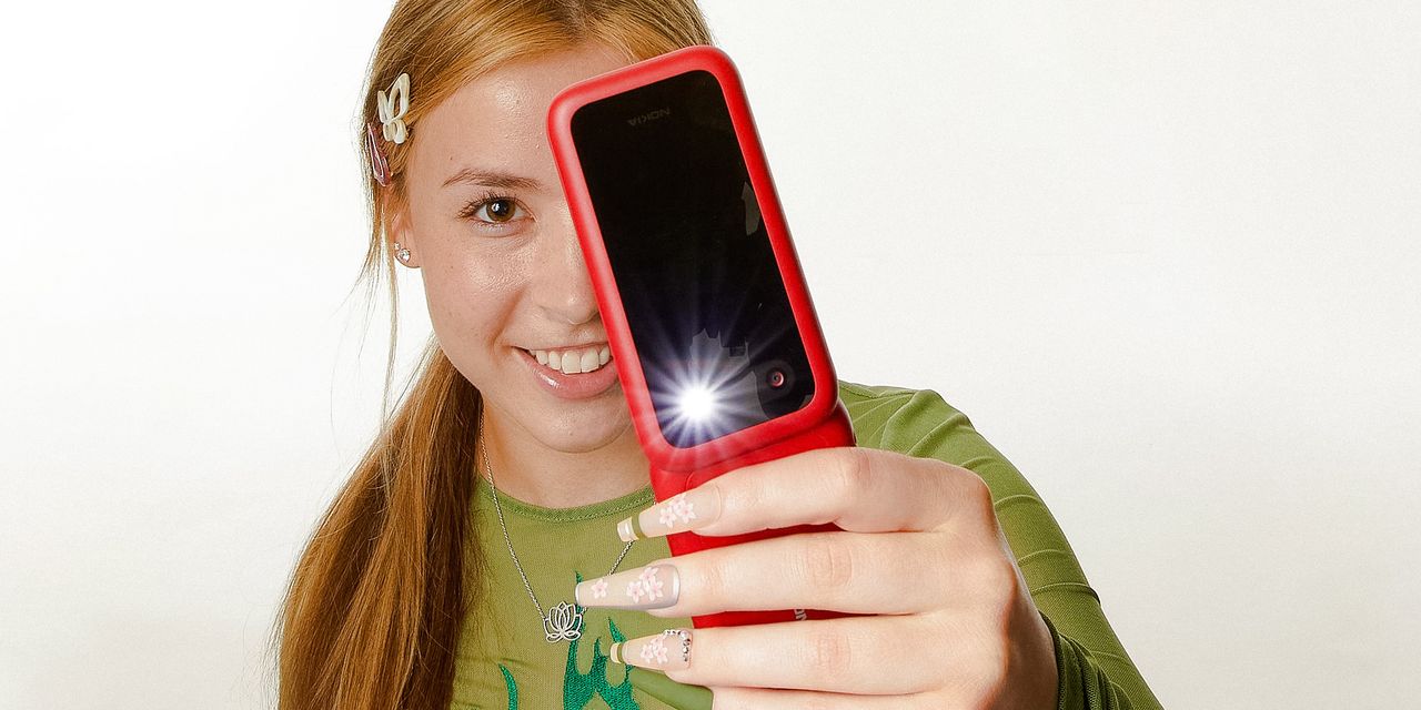 Featured image for The Surprising Resurgence of Flip Phones Among Gen Z.