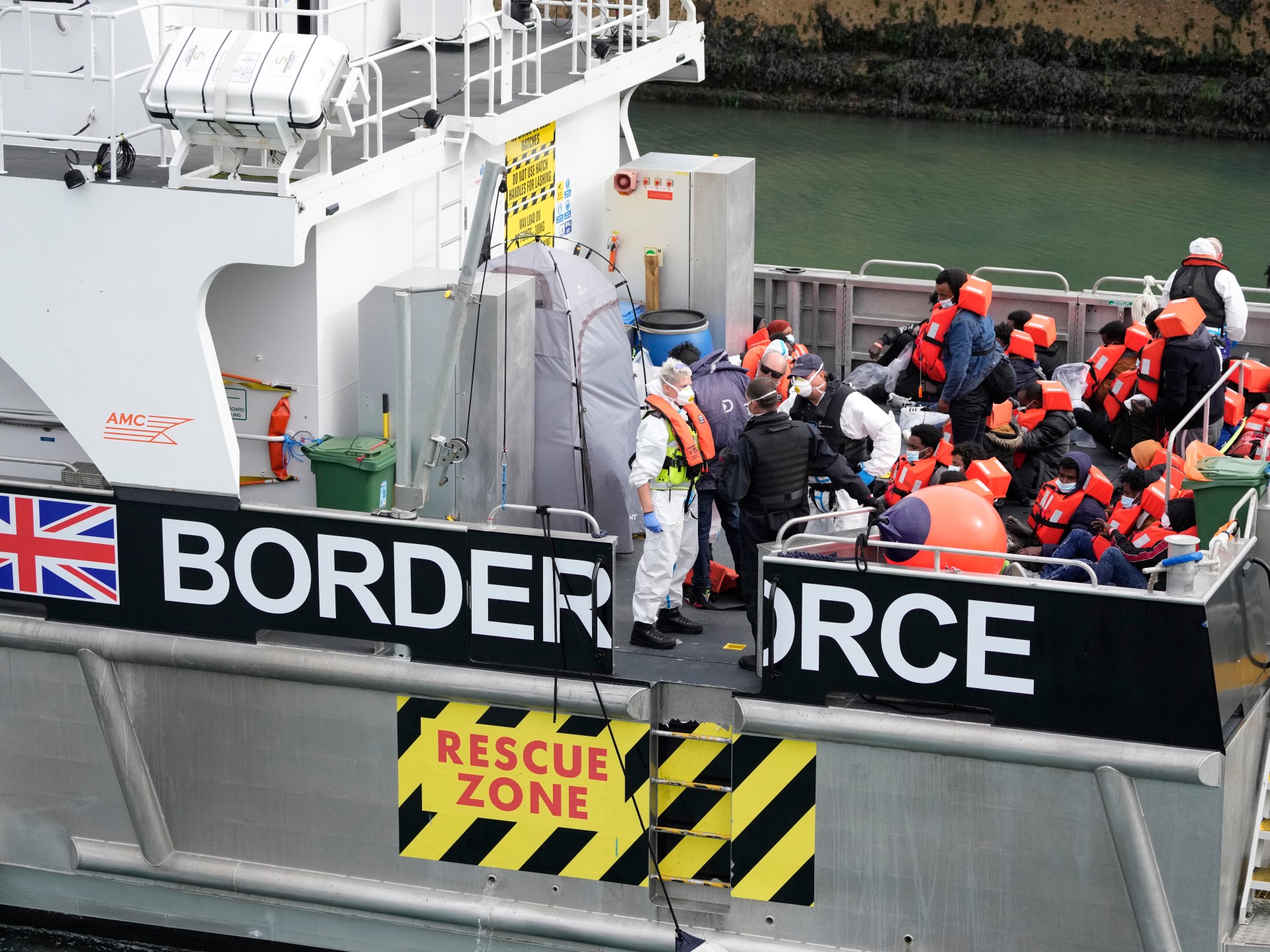 Featured image for UK government plans to house 500 asylum seekers on barge off southern coast.