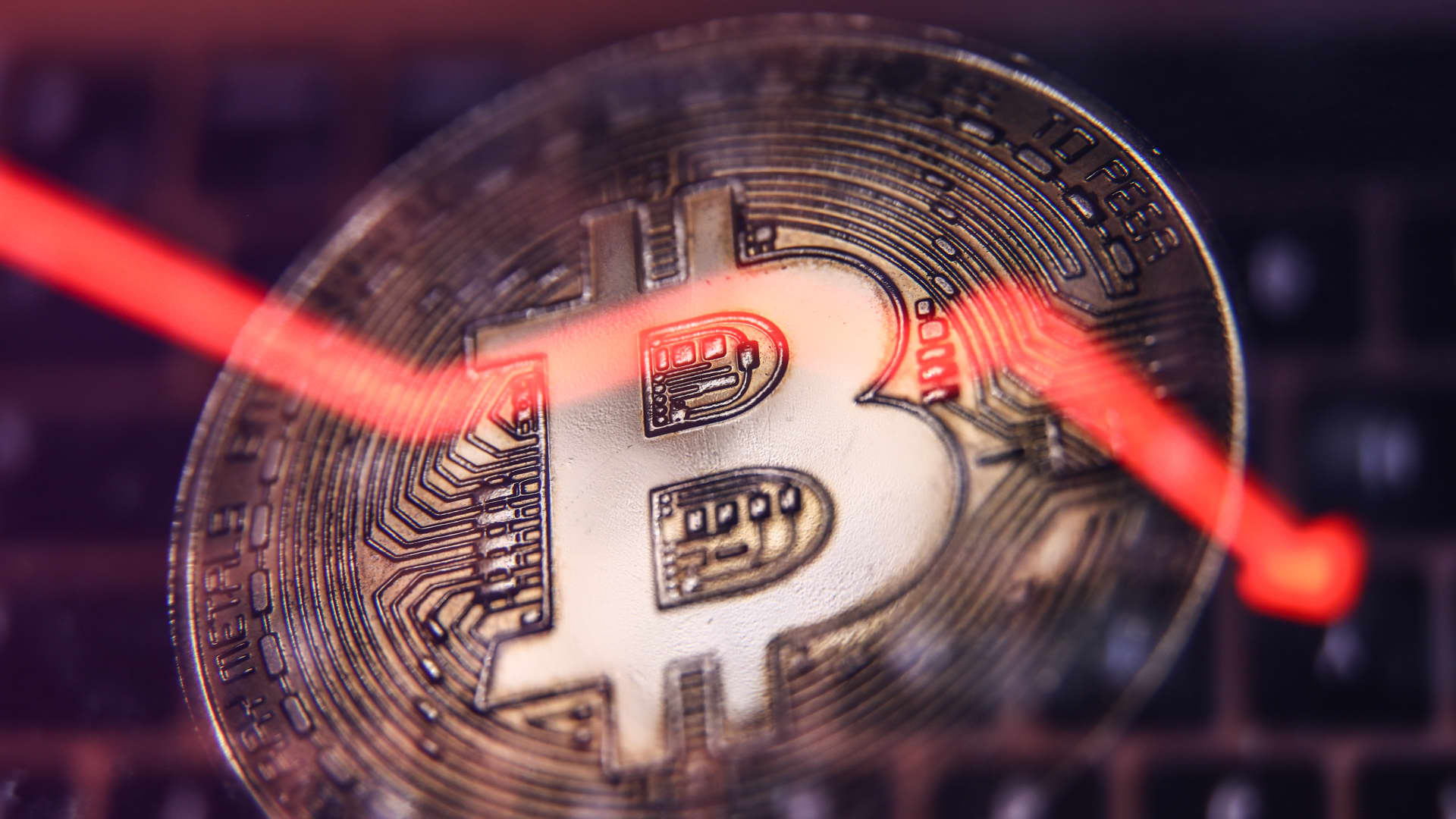 Bitcoin and Stablecoin Values Plunge Below $25K Amidst Market Turmoil