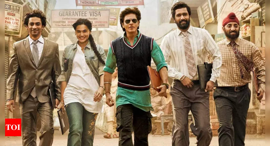 Featured image for Shah Rukh Khan's 'Dunki' Dominates Advance Booking Sales, Outshines 'Salaar'