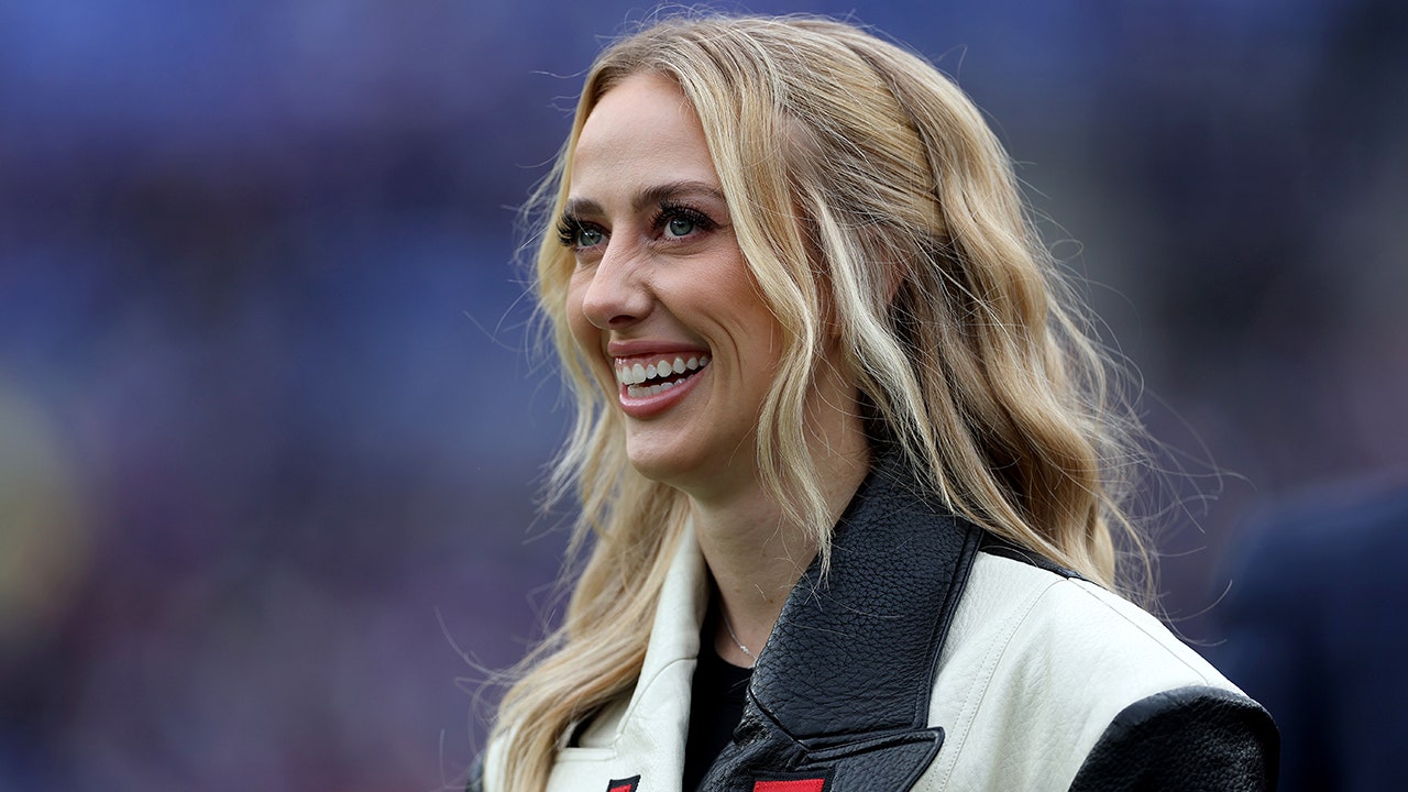 Featured image for "Brittany Mahomes Makes a Splash as Sports Illustrated Swimsuit Rookie"