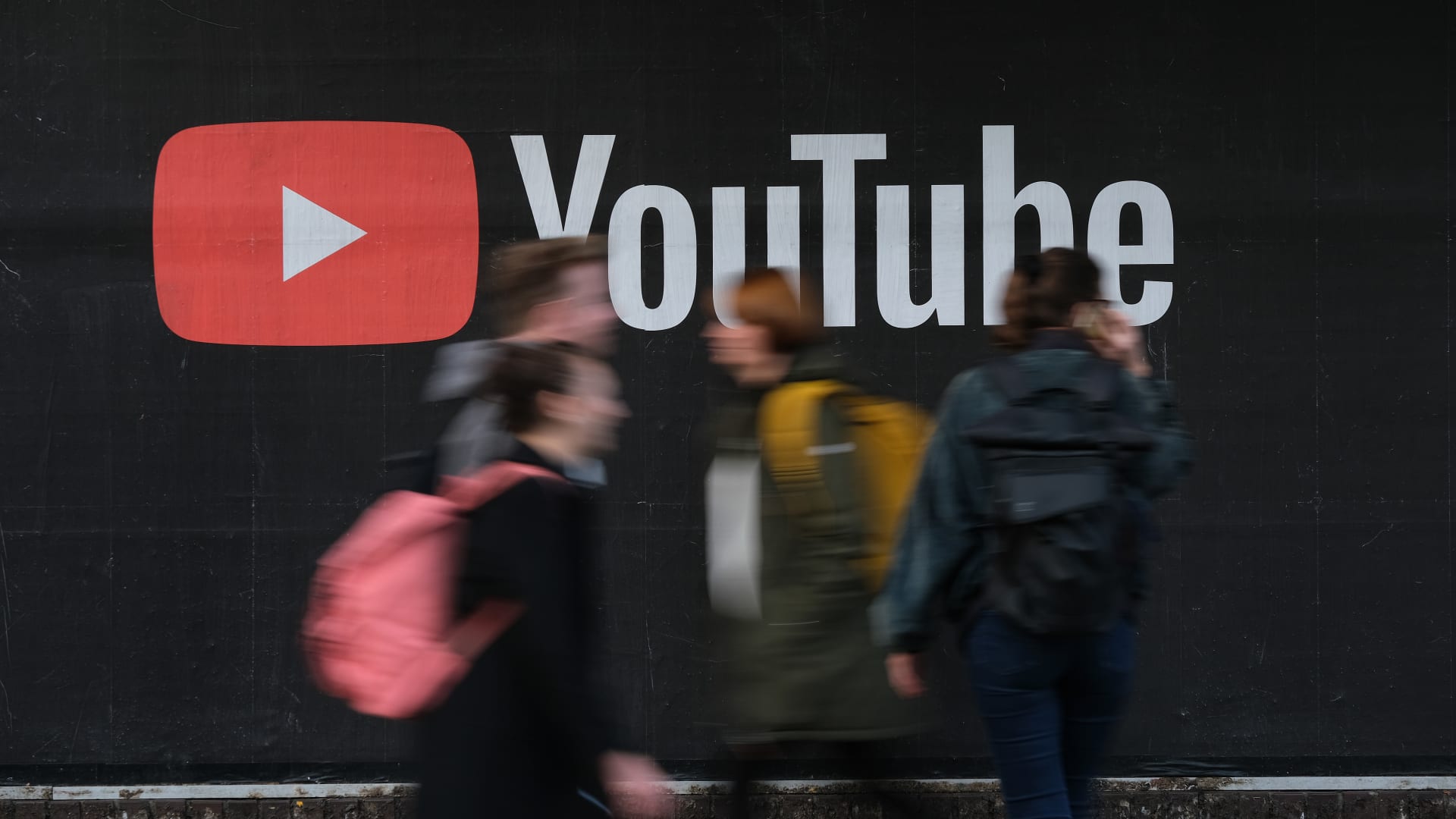 Teens' Constant Social Media Use Revealed in Pew Research Report