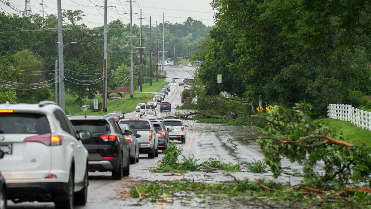 "Memorial Day Tornadoes Claim 21 Lives, Cause Widespread Damage"