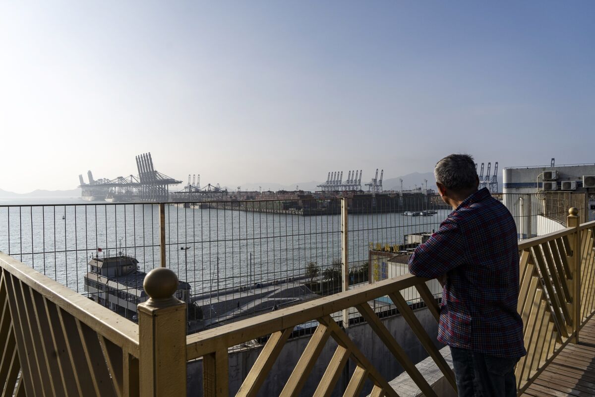 Featured image for "Debating China's 2023 Economic Growth: Signs of Faltering or Cautious Optimism?"