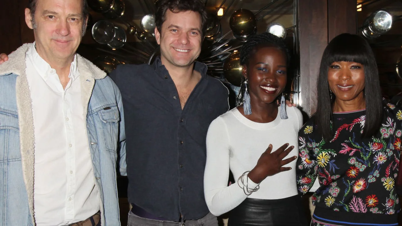 Featured image for "Joshua Jackson and Lupita Nyong'o's Romantic PDA-Filled Mexico Getaway"