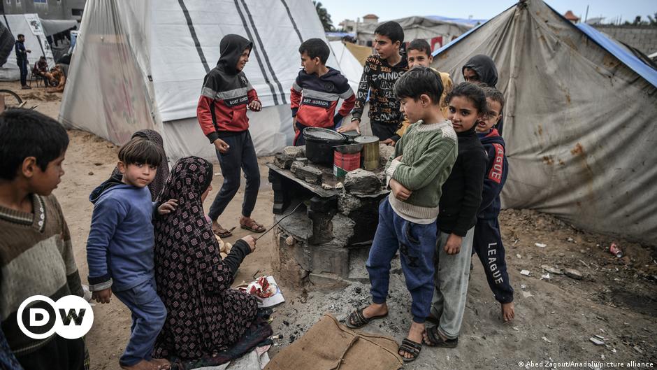 "Israel's Deadline for Rafah Ground Offensive Amid Hostage Crisis"